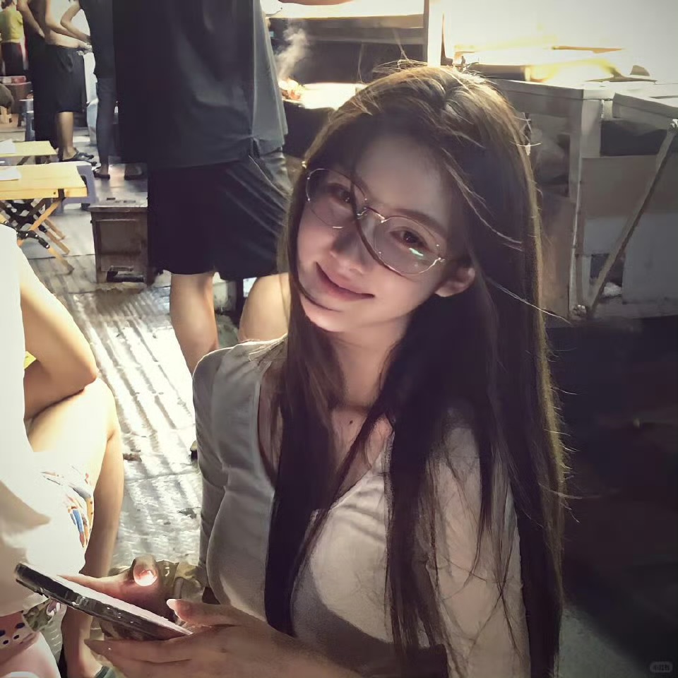 北京伴游女生纳梓璐的资料